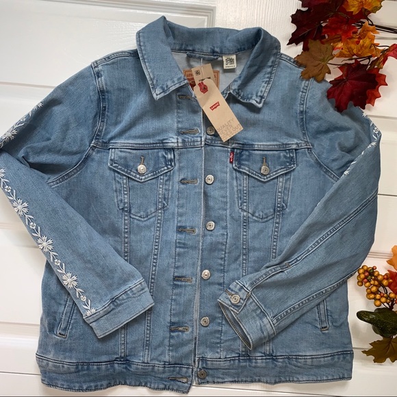 Levi's Jackets & Blazers - LEVIS WOMENS EMBROIDERED SLEEVES DENIM JACKET